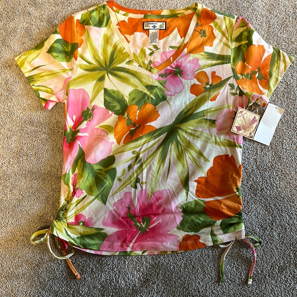 Women’s short sleeve Caribbean Joe flower print size small shirt